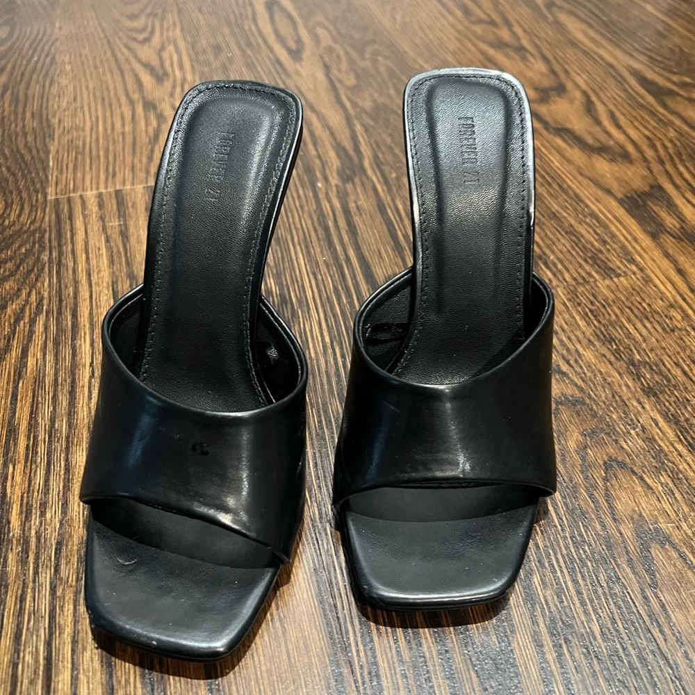 Trendy Black Heeled Sandals